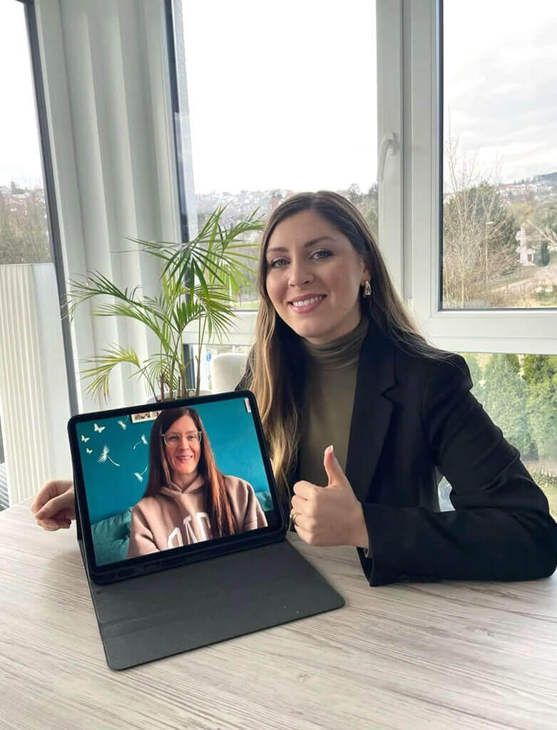 Kompass Ankommen Mankas Kundenbild Kundin nett